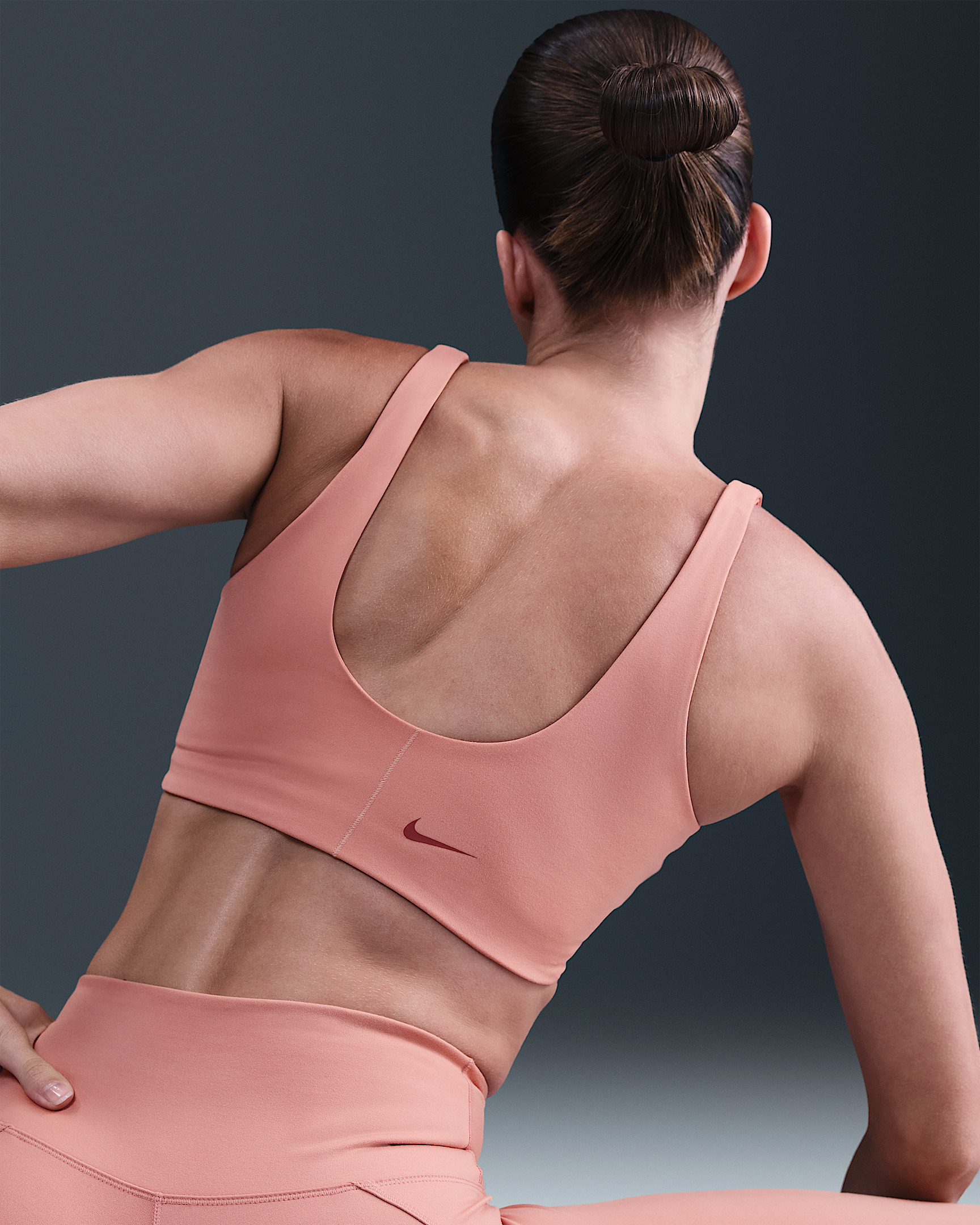 Nike One Women'e Light-Support Padded Sports Bra - 2