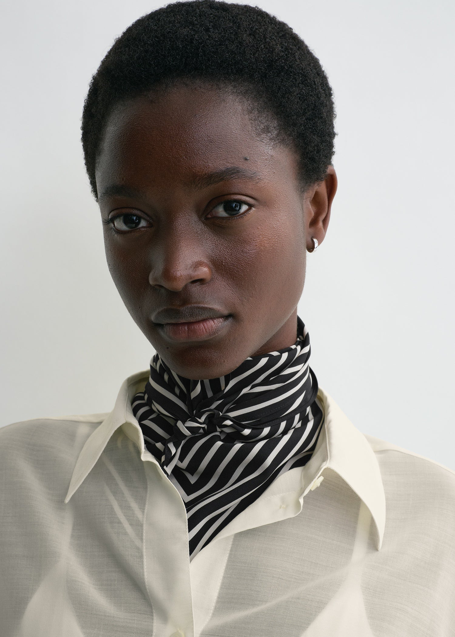 Signature monogram silk scarf black - 4