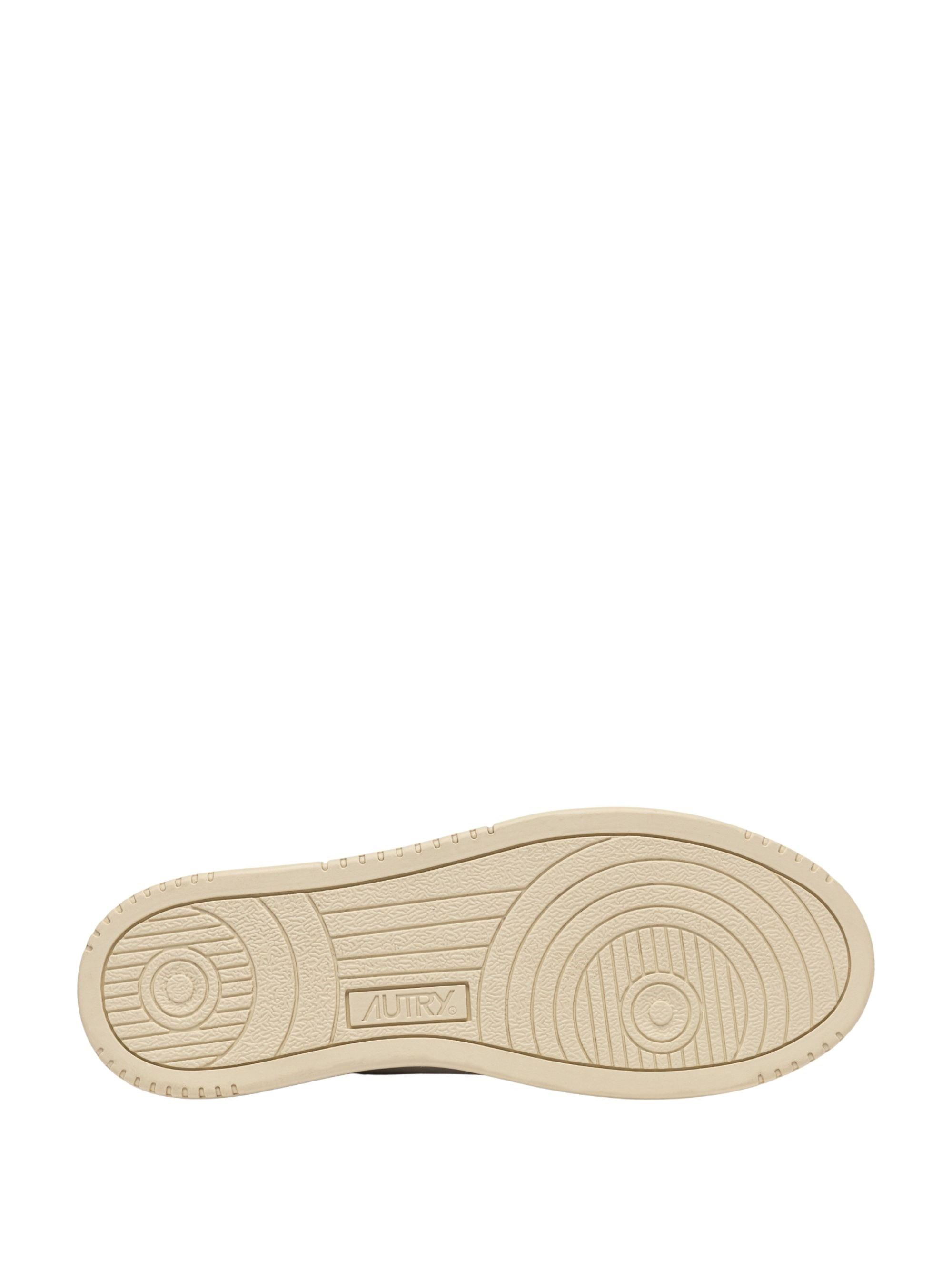 Sneaker Medalist - 5