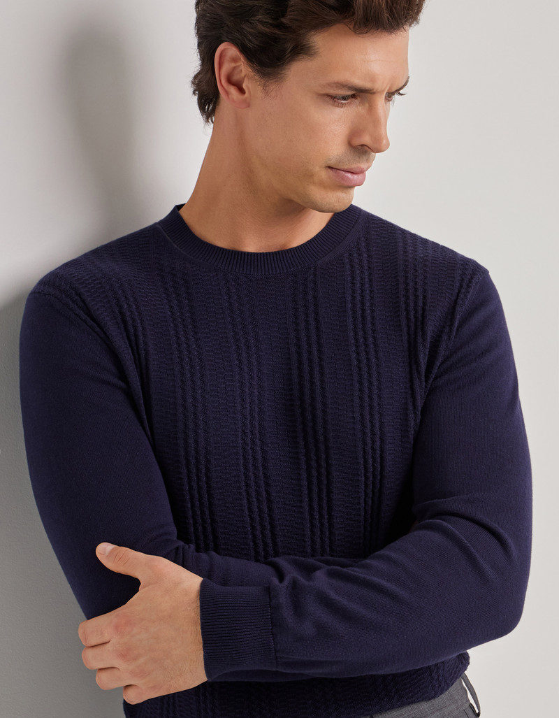 DARK NAVY MICRO STRUCTURED CREW NECK IN A COTTON AND MODAL BLEND 3