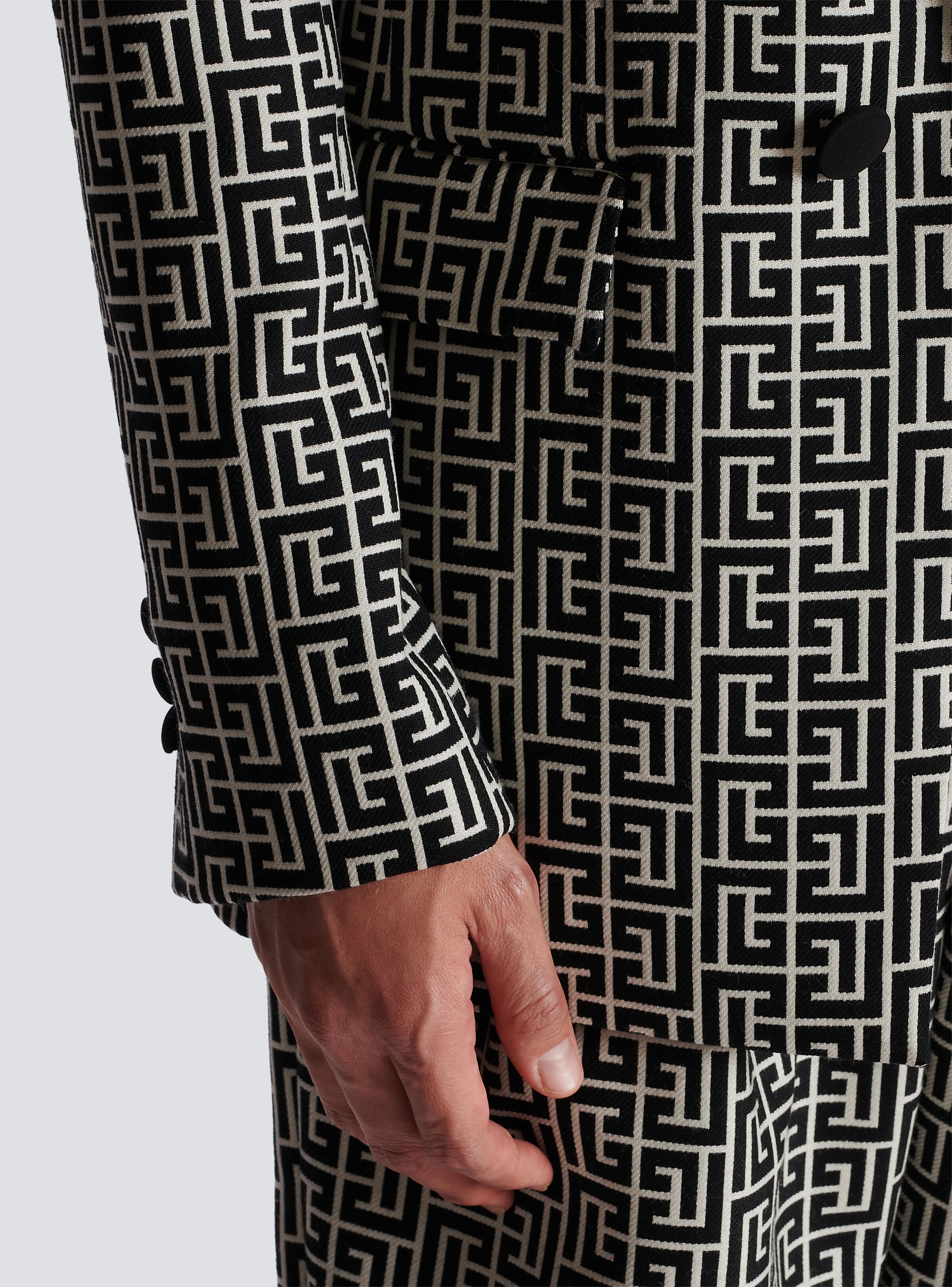 Oversized monogrammed blazer - 9