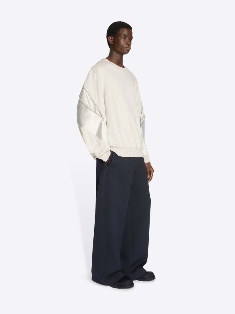 CONTRAST SWEATSHIRT 3