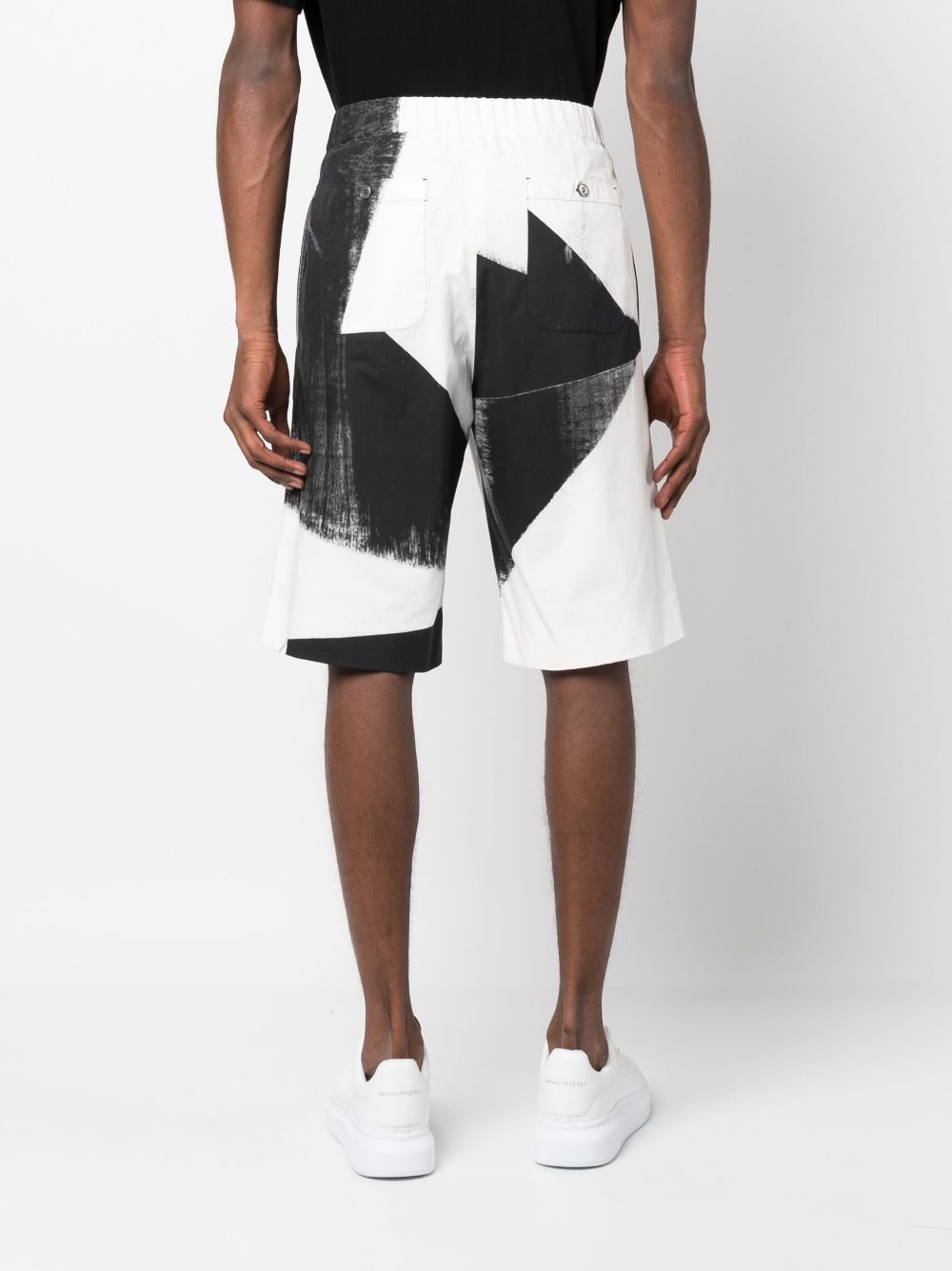 abstarct-print cotton Bermuda shorts - 4
