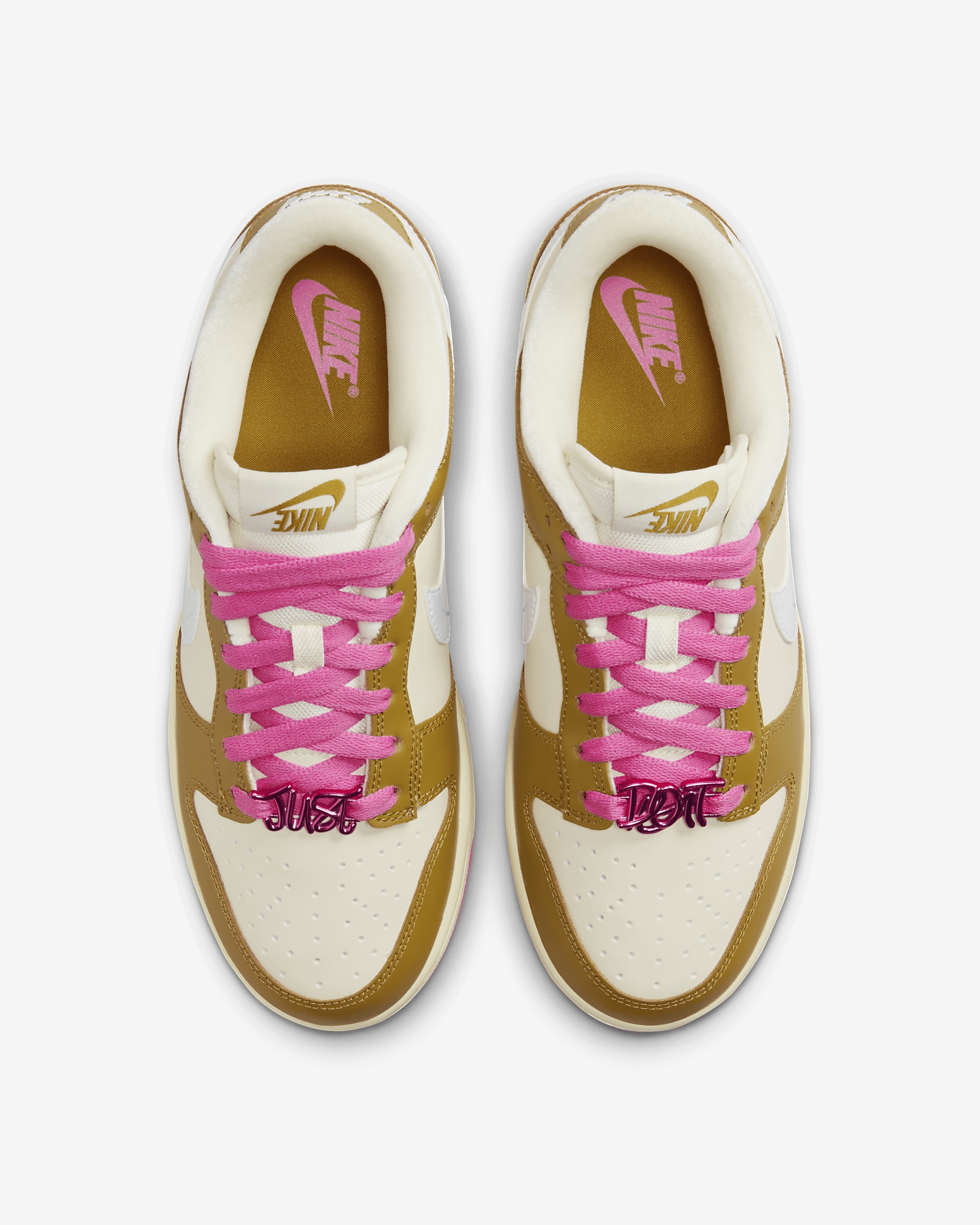 Nike Women's Dunk Low SE Shoes - 5