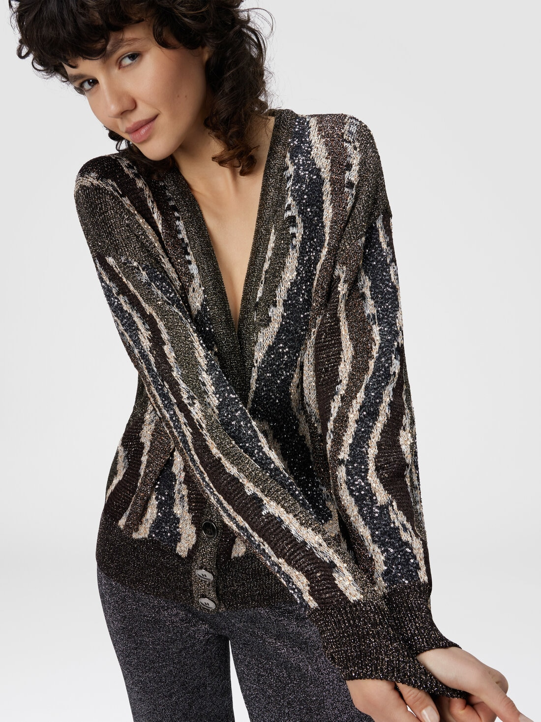 Boxy Cardigan with Buttons and Wave Pattern - 4