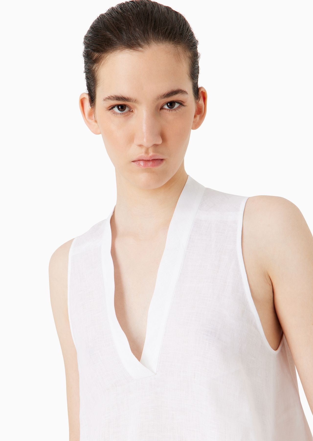 Oversized V-neck top in linen with asymmetric hem - 5