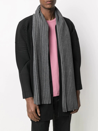 ISSEY MIYAKE ribbed-knit fringed-trim scarf outlook