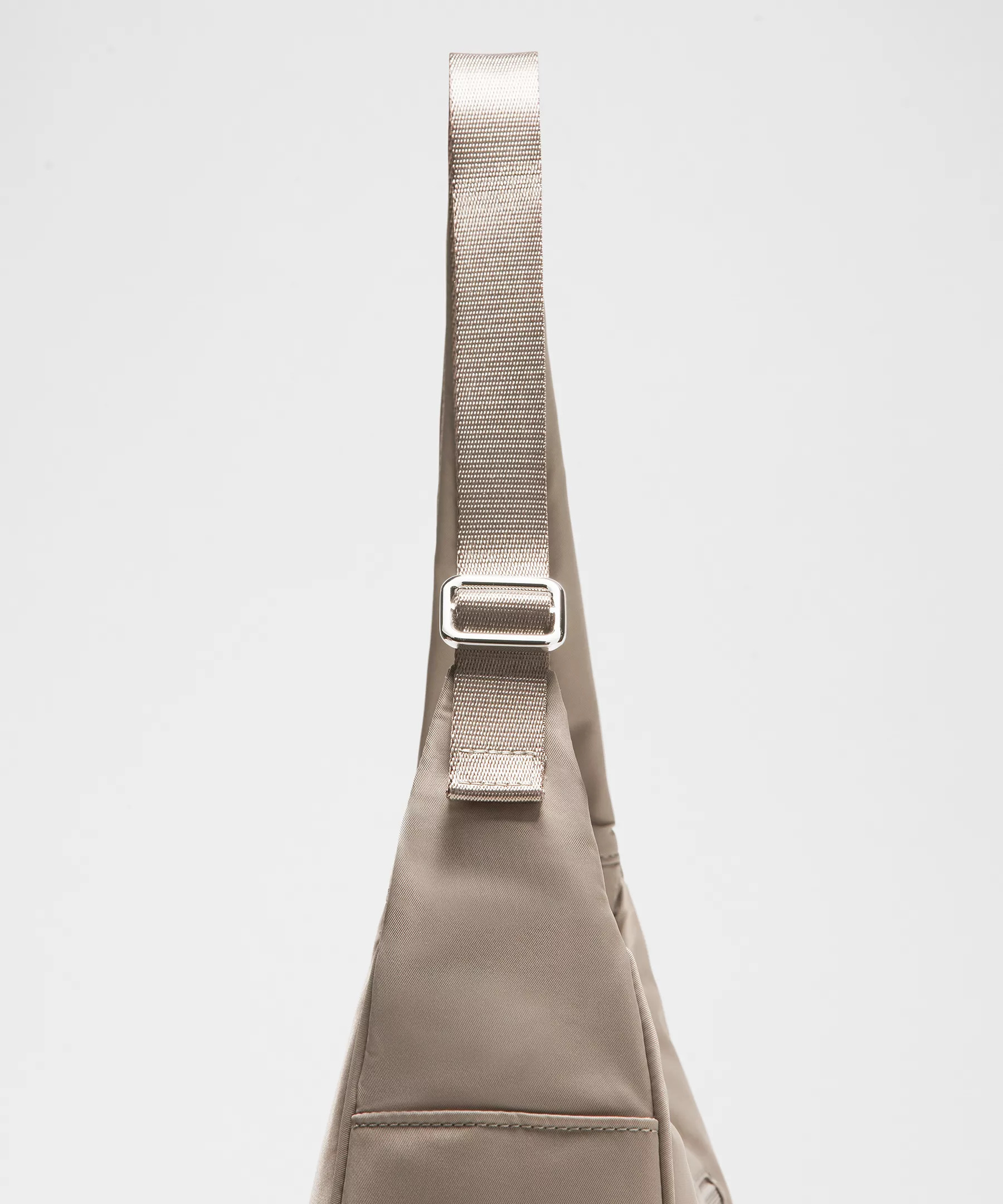 City Essentials Shoulder Bag 4L - 4