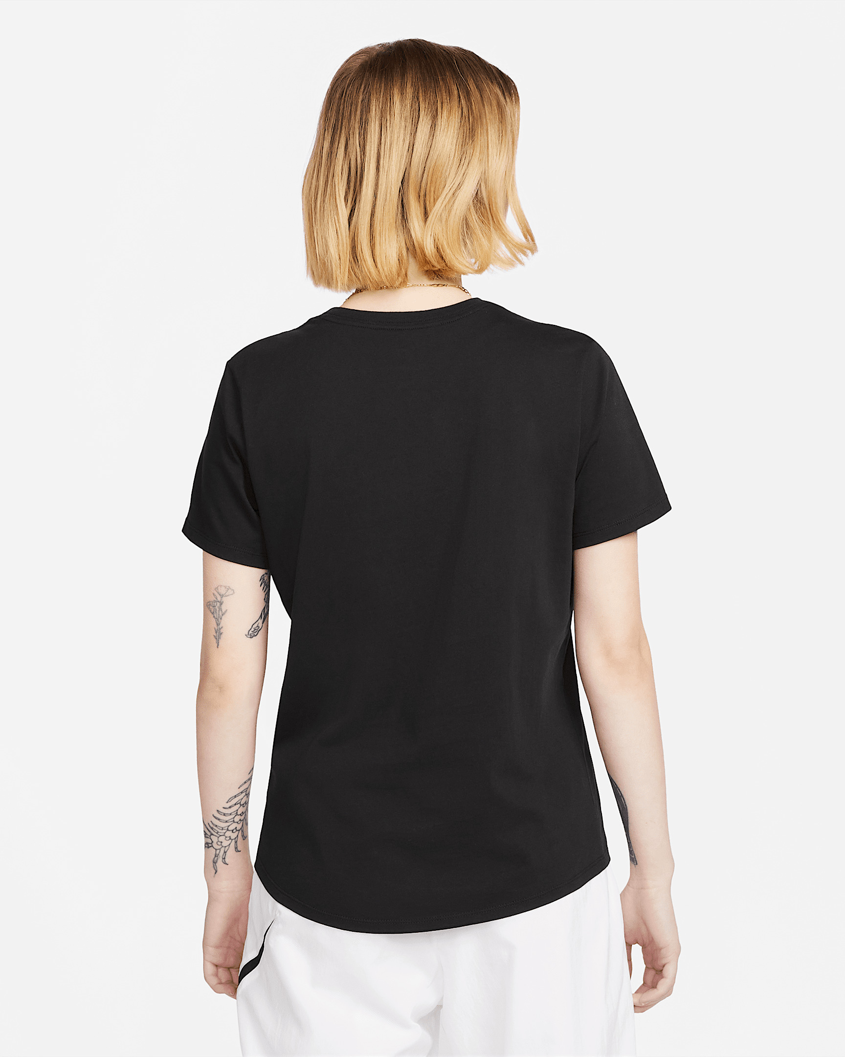 Nike Sportswear Club Essentials Women's T-Shirt - 2