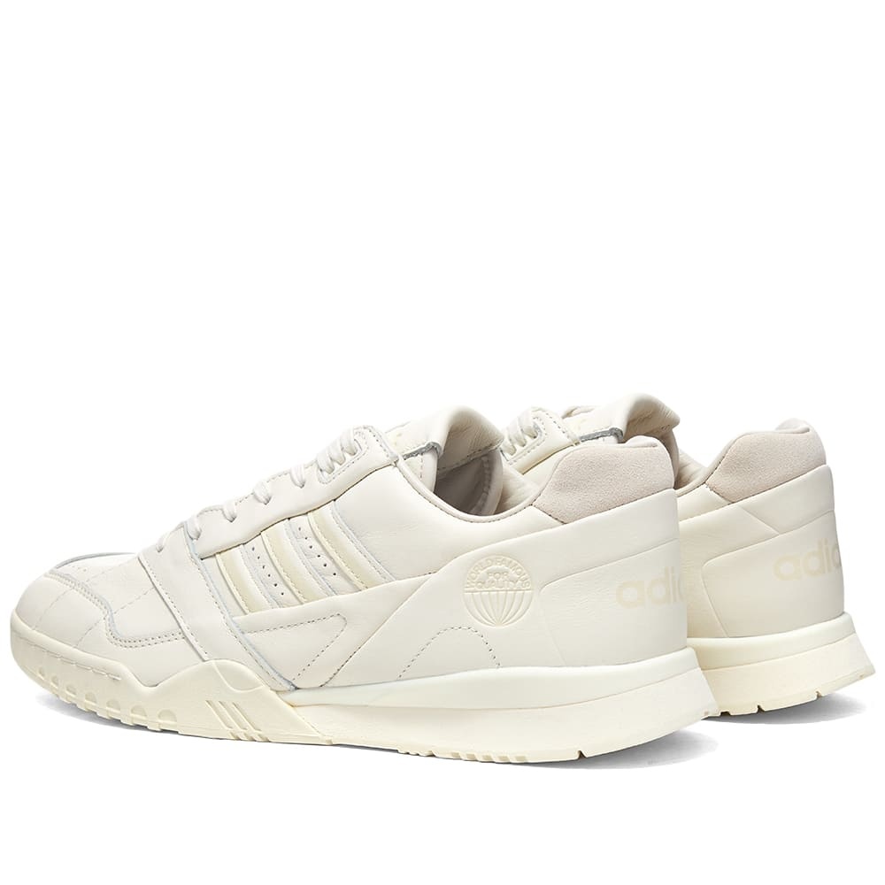 Adidas A.R. Trainer - 3