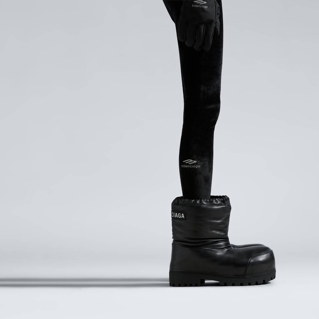 Women's Skiwear - Alaska Low Boot in Black - 9