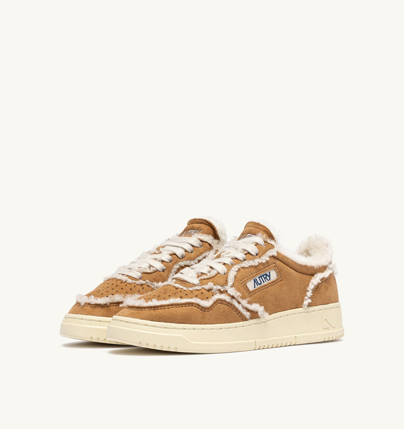 AUTRY MEDALIST MUTTON SNEAKERS IN COGNAC SUEDE AND IVORY SHEARLING outlook