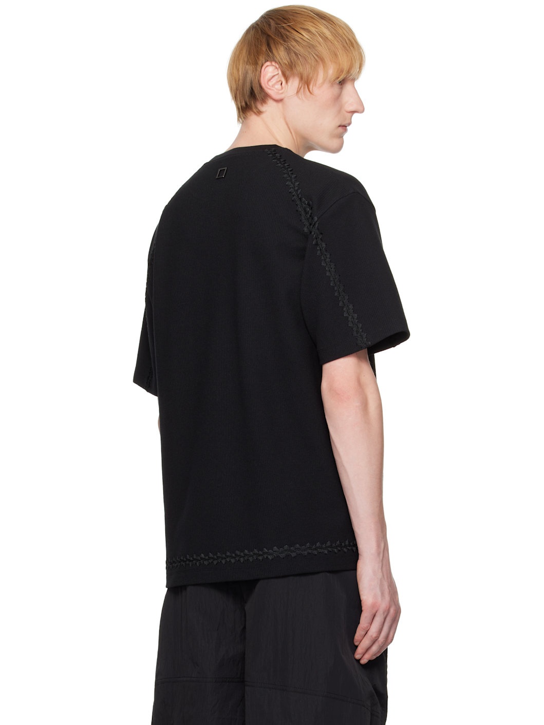 Black Line Embroidery T-shirt - 3