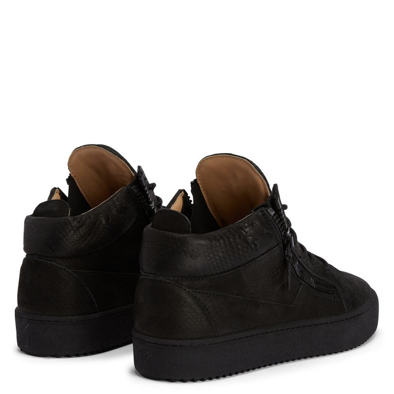 Giuseppe Zanotti Kriss outlook