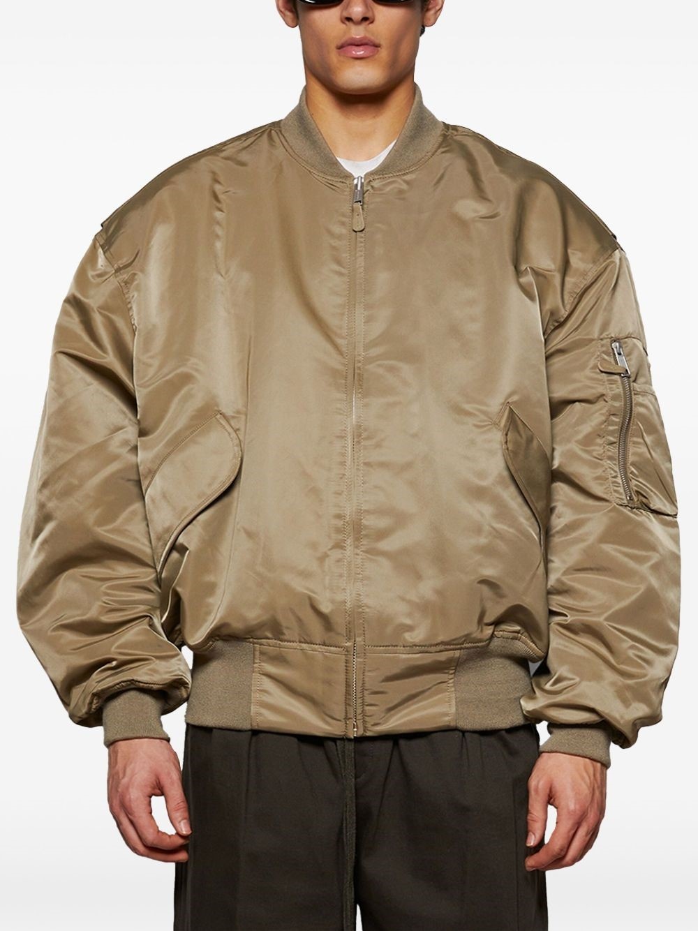 Bomber Broad - 5