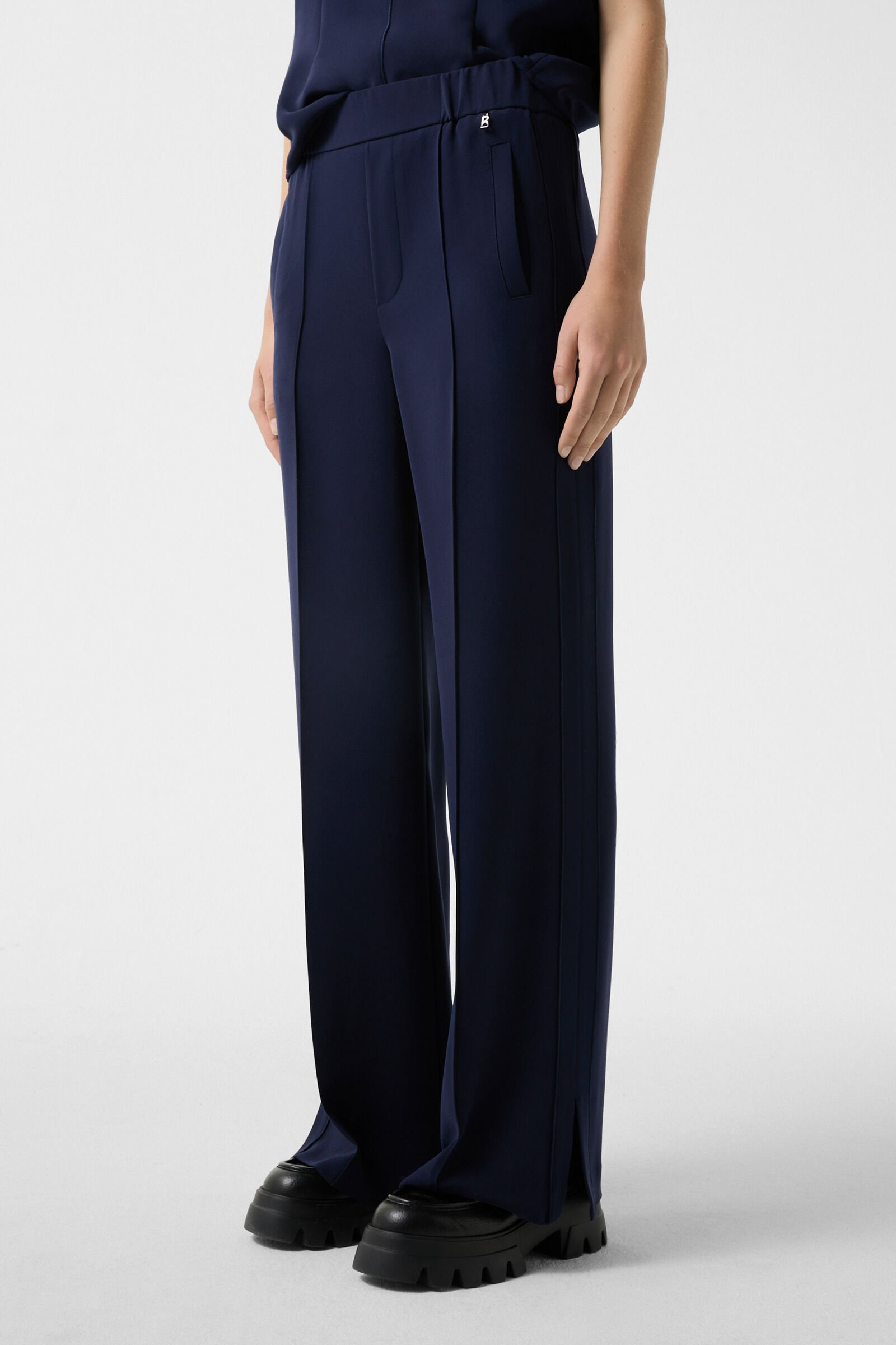 Suzy crepe marlene trousers in Navy blue - 2