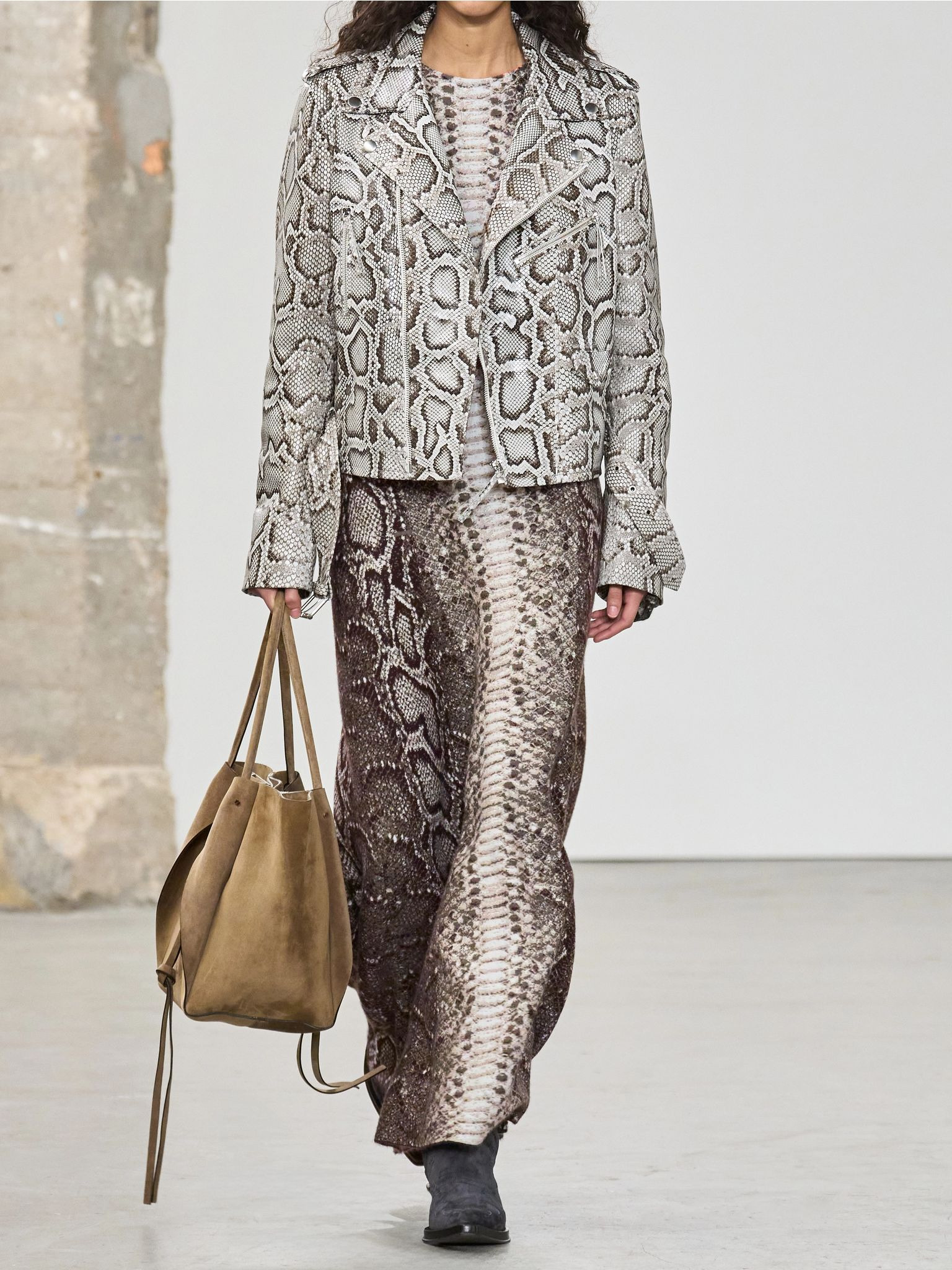 Snake-effect jacquard-knit cashmere and silk blend maxi dress Gray - 4