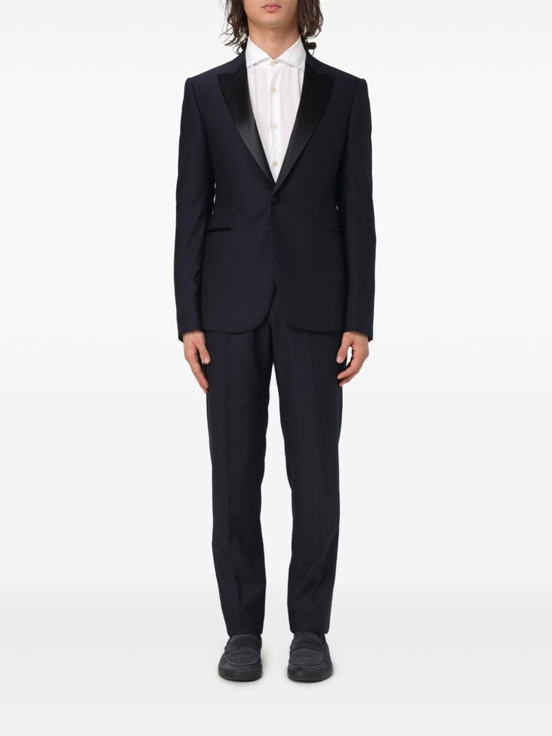 single-breasted suit 1