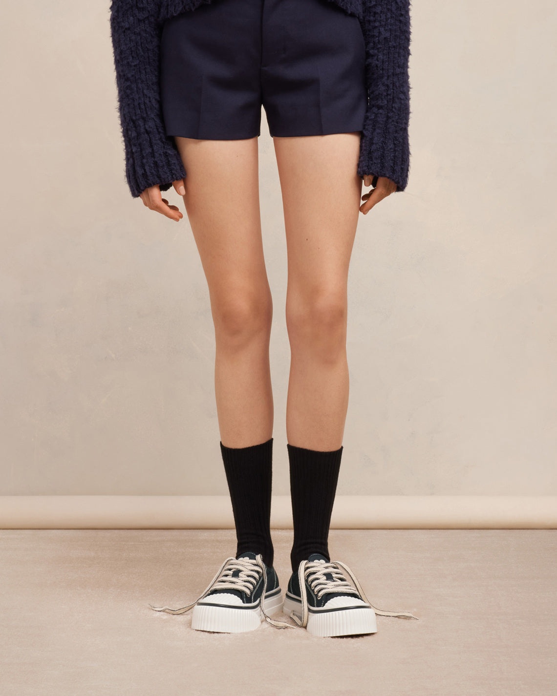 【関税込み】AMI Paris ブラック Ami 1980 スニーカー Ami 1980 canvas sneakers in black - Ami Paris | Mytheresa