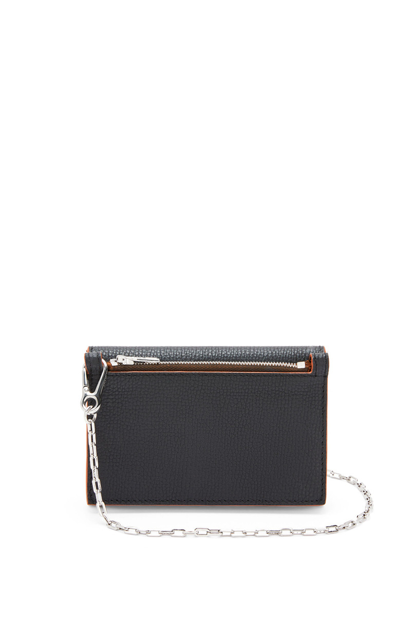 Anagram wallet on chain in pebble grain calfskin 4