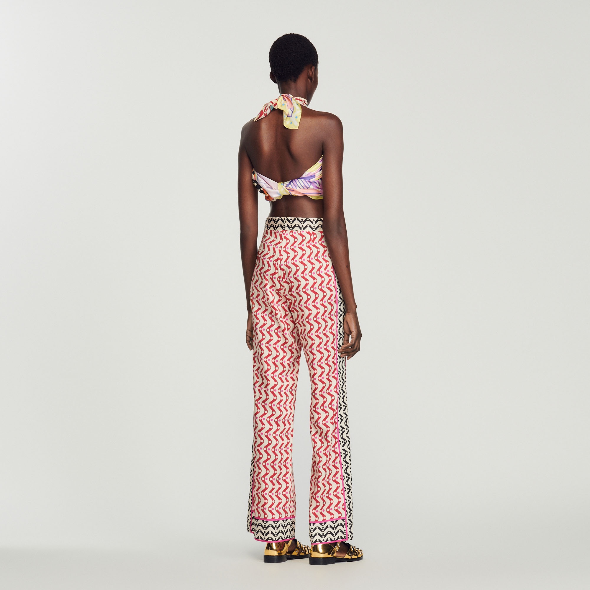 Flowing pants with star print - 6