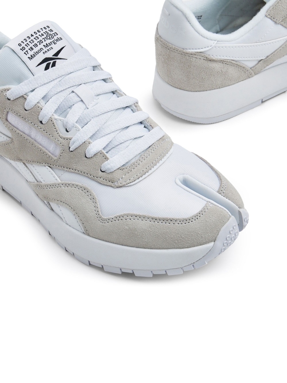 logo-patch split-toe sneakers - 4