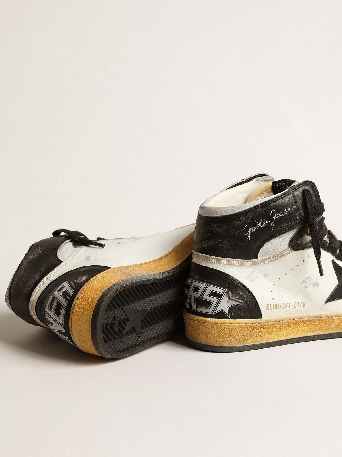 Sky-Star in white nappa leather with black leather star - 3