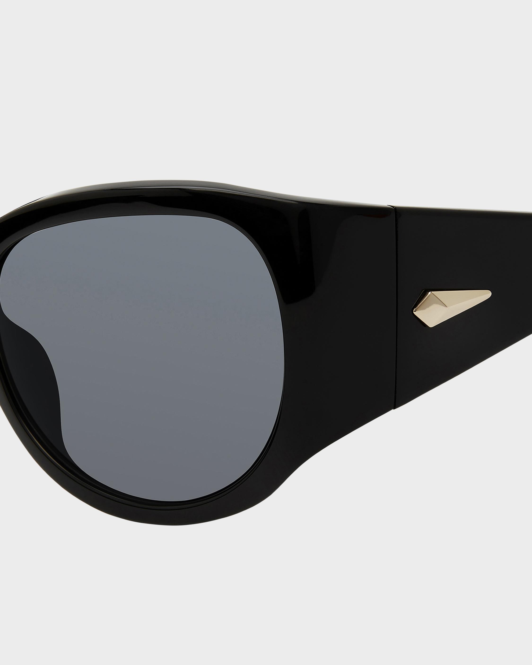 Vesper
Oval Sunglasses - 3