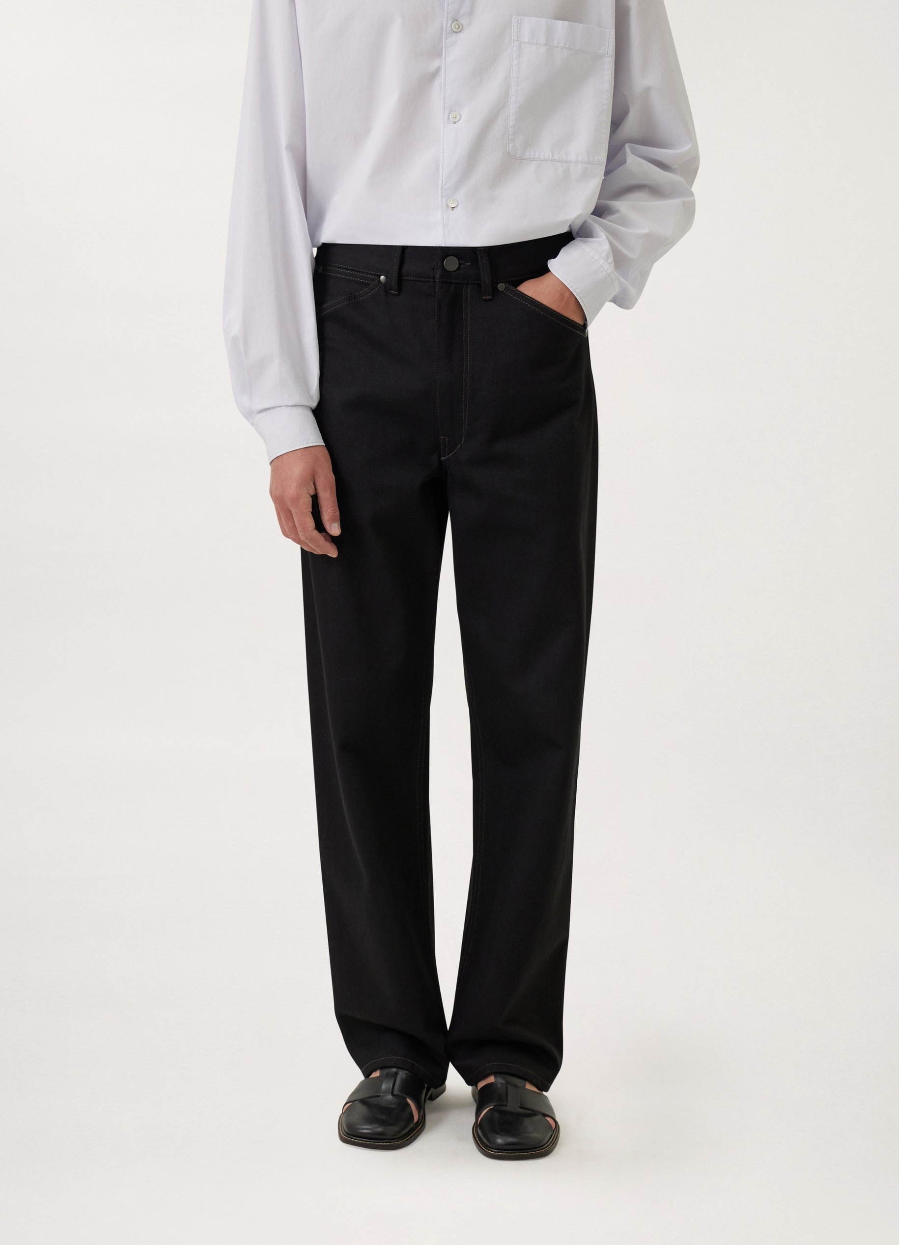 SEAMLESS JEANS
HEAVY BLACK DENIM - 4