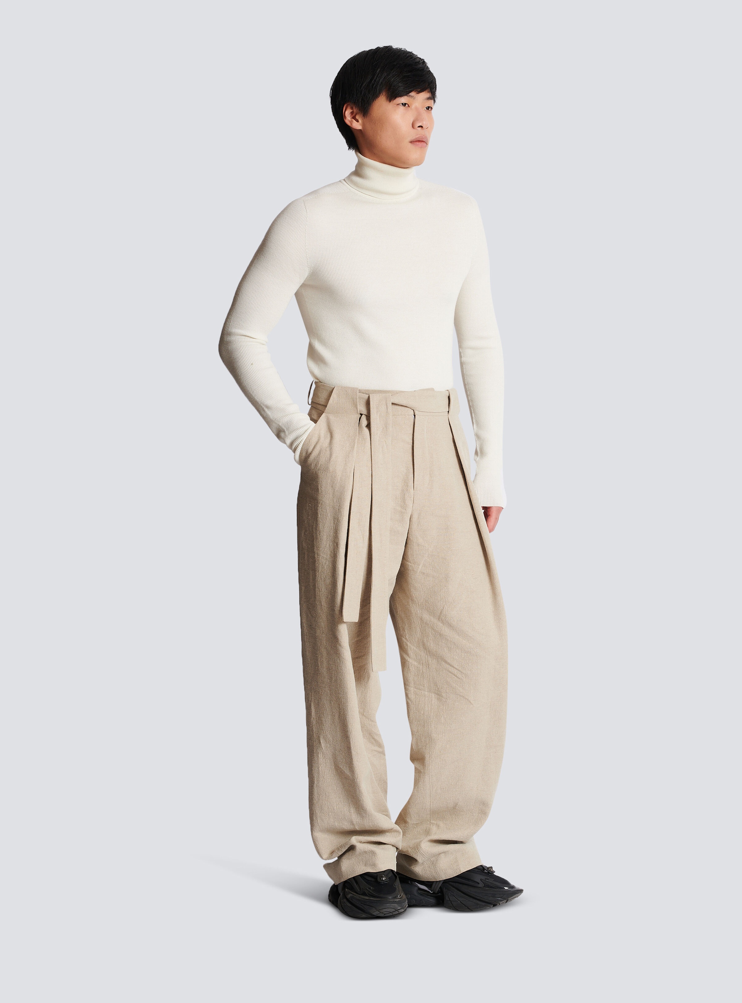 Loose-fitting linen trousers - 3