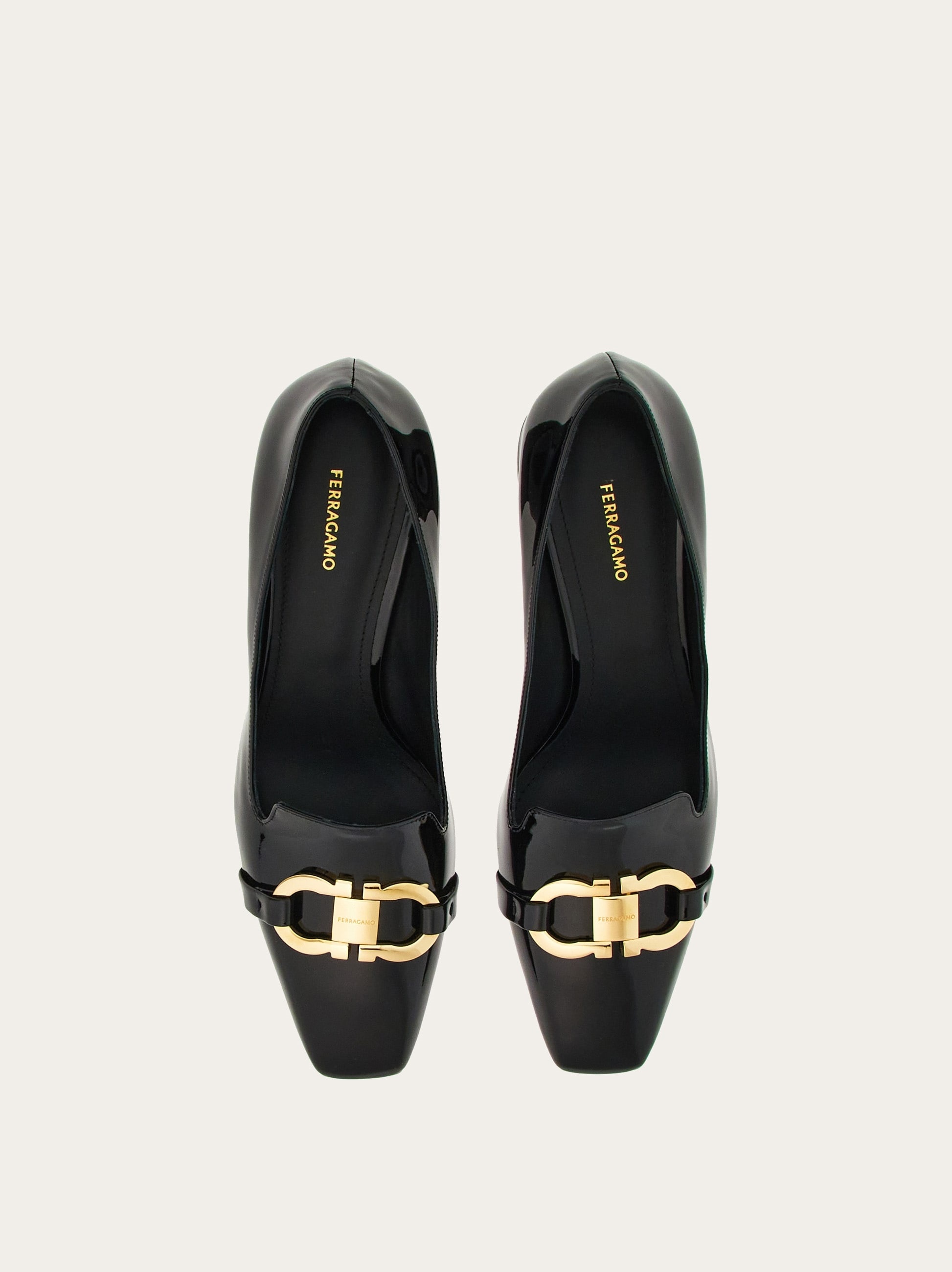 Pump with Gancini ornament - 2
