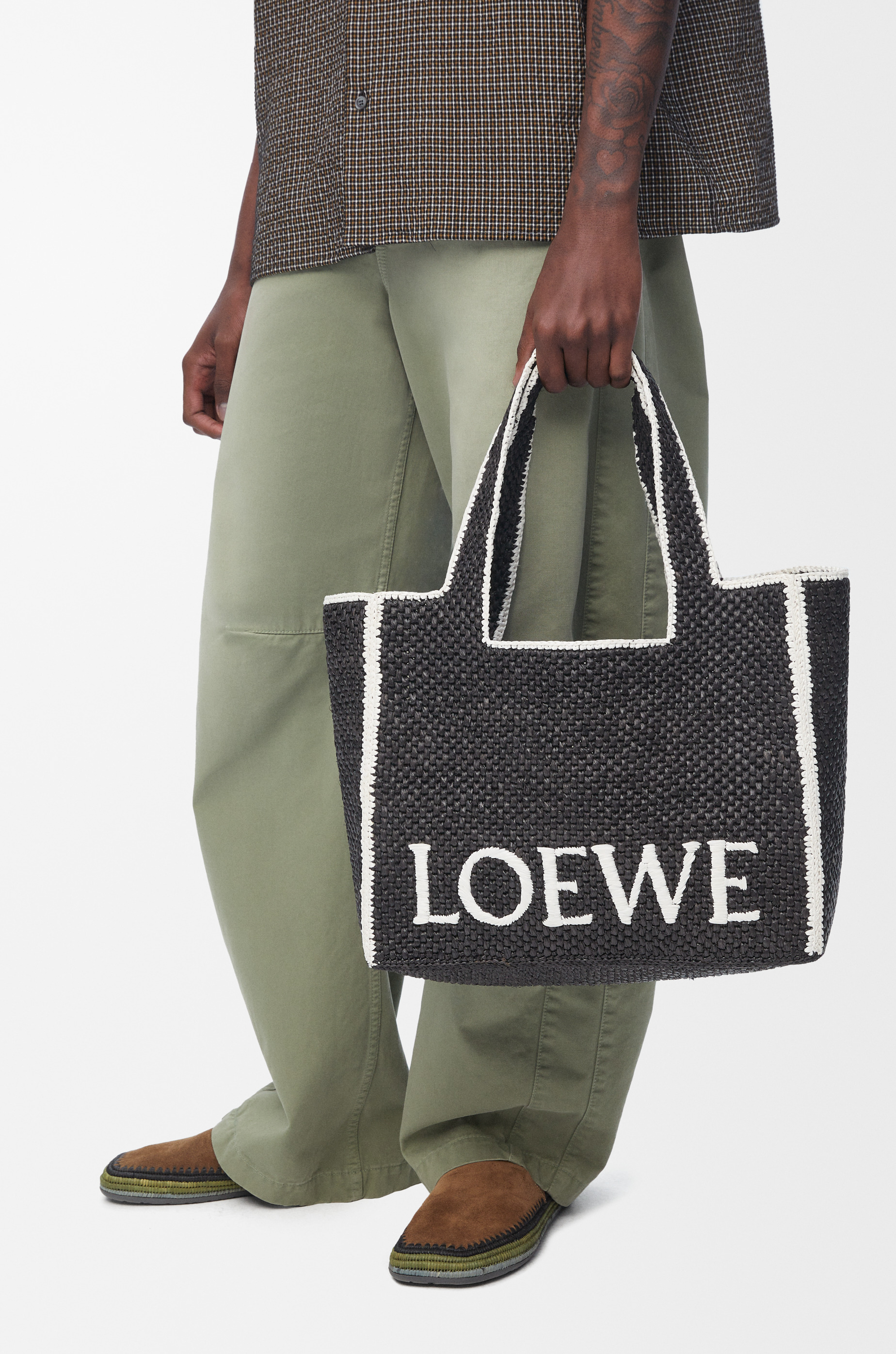 Large LOEWE Font Tote in raffia - 4