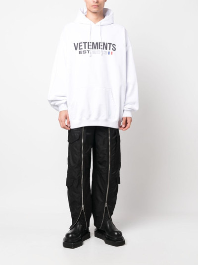 VETEMENTS logo-print hoodie outlook