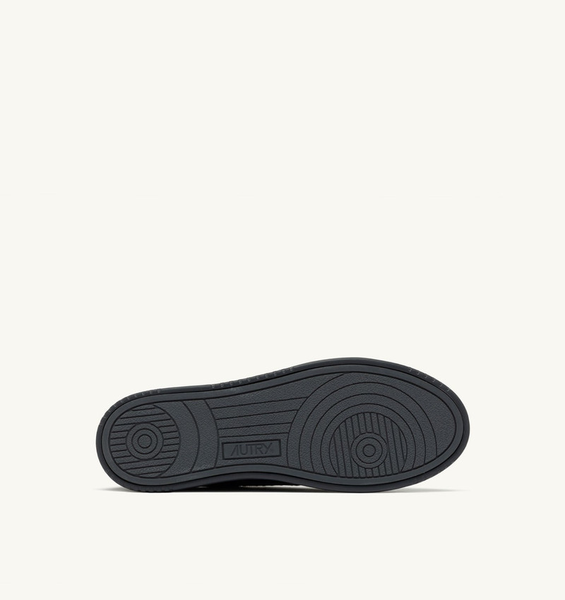 MEDALIST EASEKNIT LOW SNEAKERS IN BLACK KNIT 4