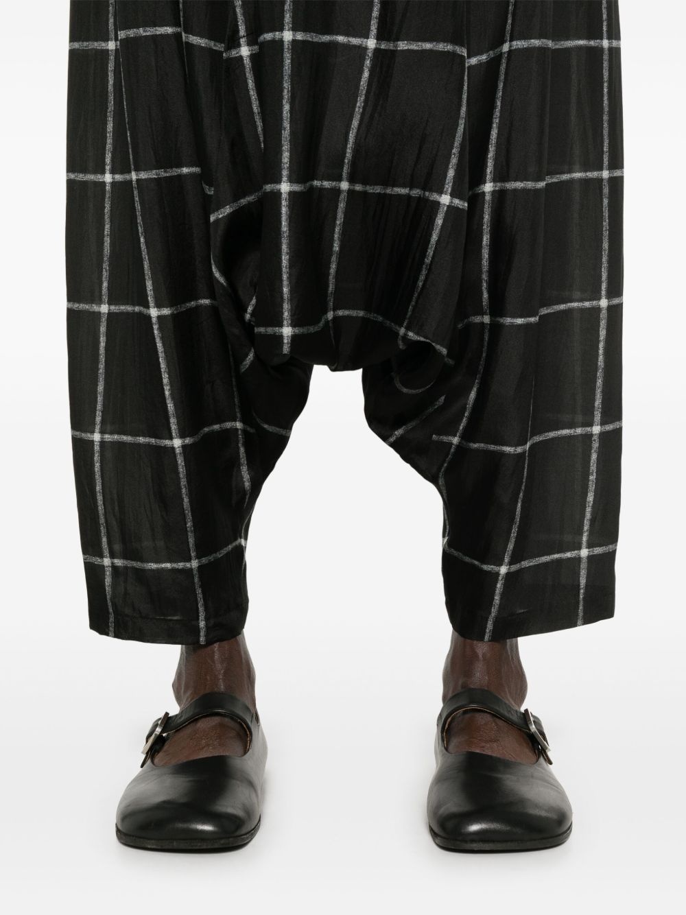 check-pattern drop-crotch trousers - 5