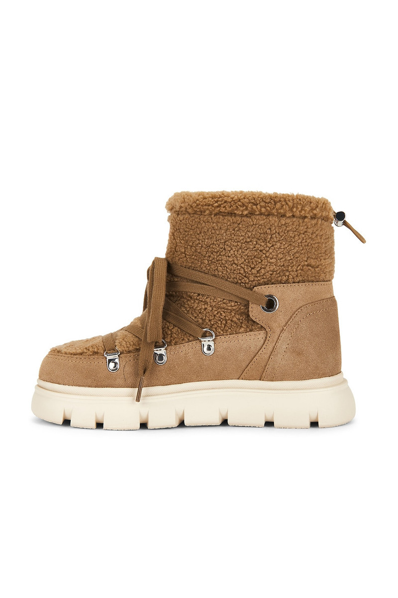 HUNTER Moriah Boot outlook