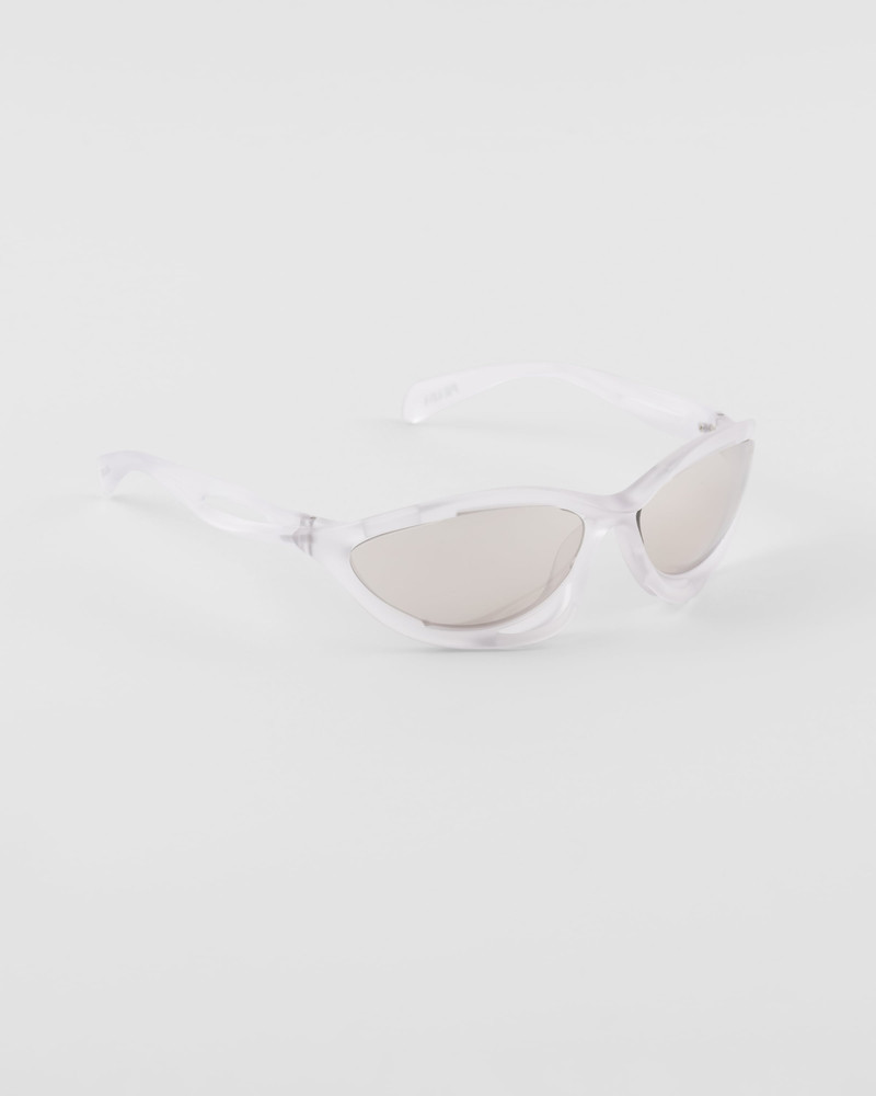 Sunglasses with the Prada logo 3