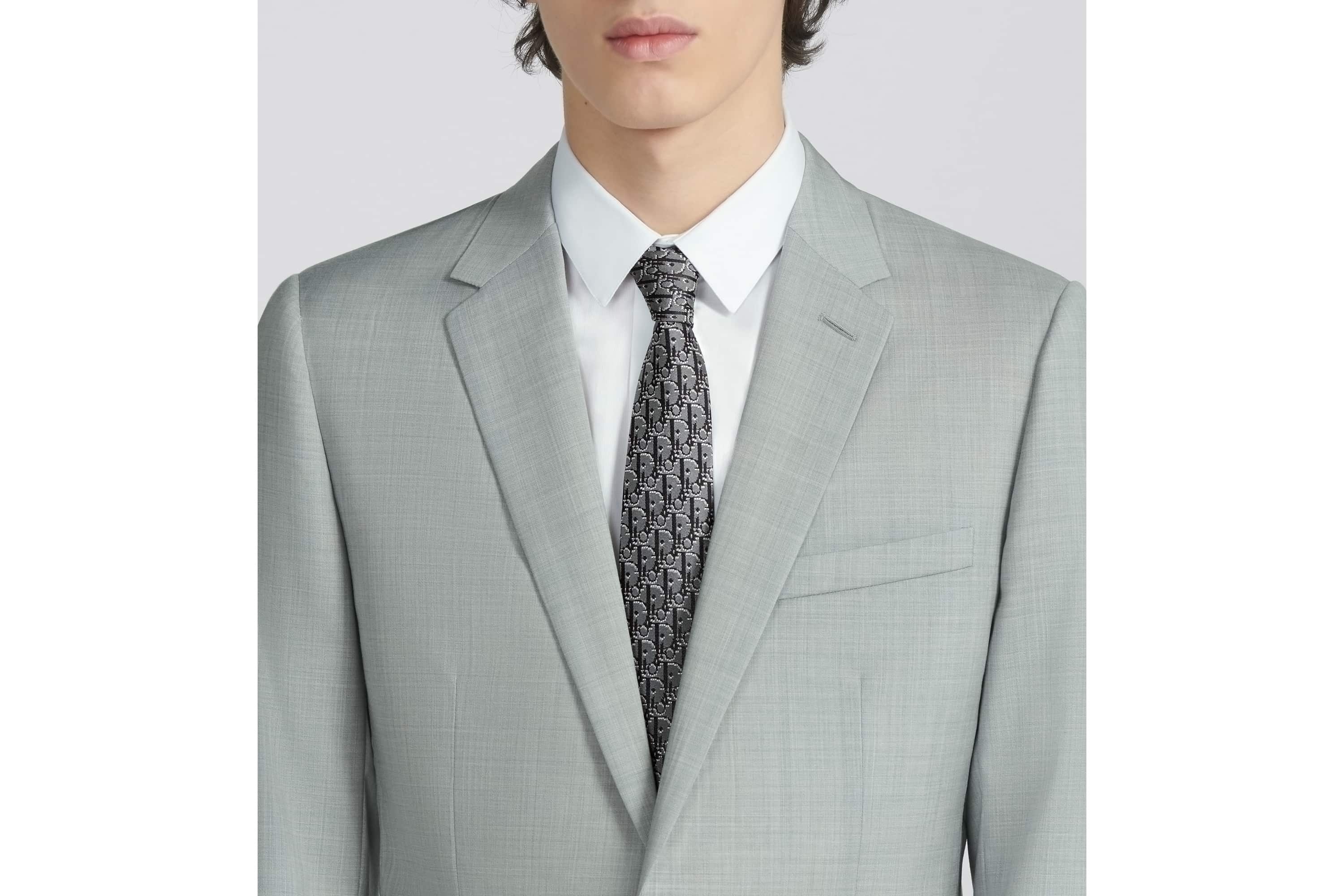 Classic-Cut Suit - 4