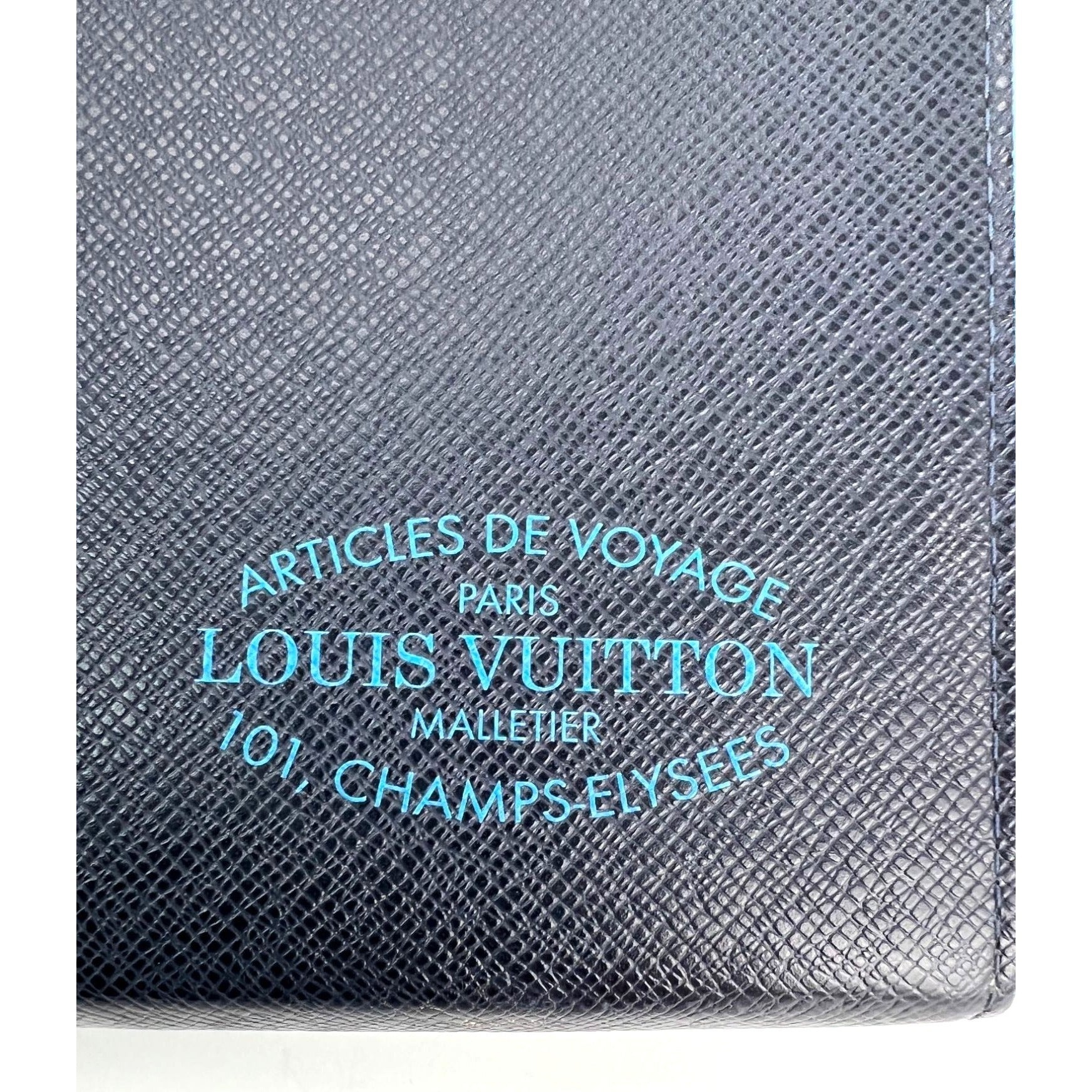 Louis Vuitton Pochette Voyage MM Taiga Dark Blue Leather Hand Bag Limited Edition - 3