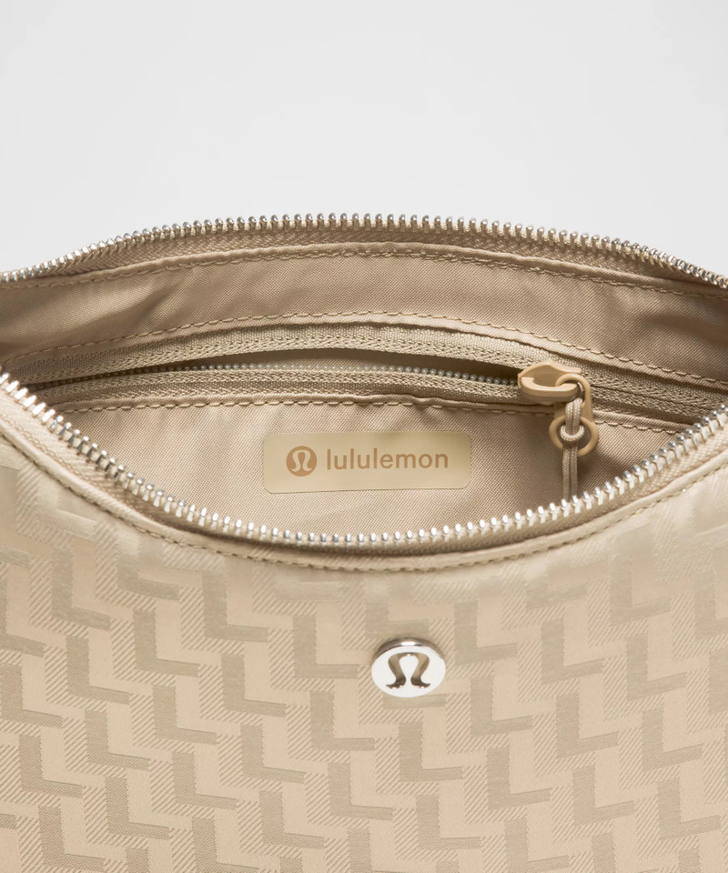 City Essentials Small Shoulder Bag 3L *L Monogram Jacquard 4