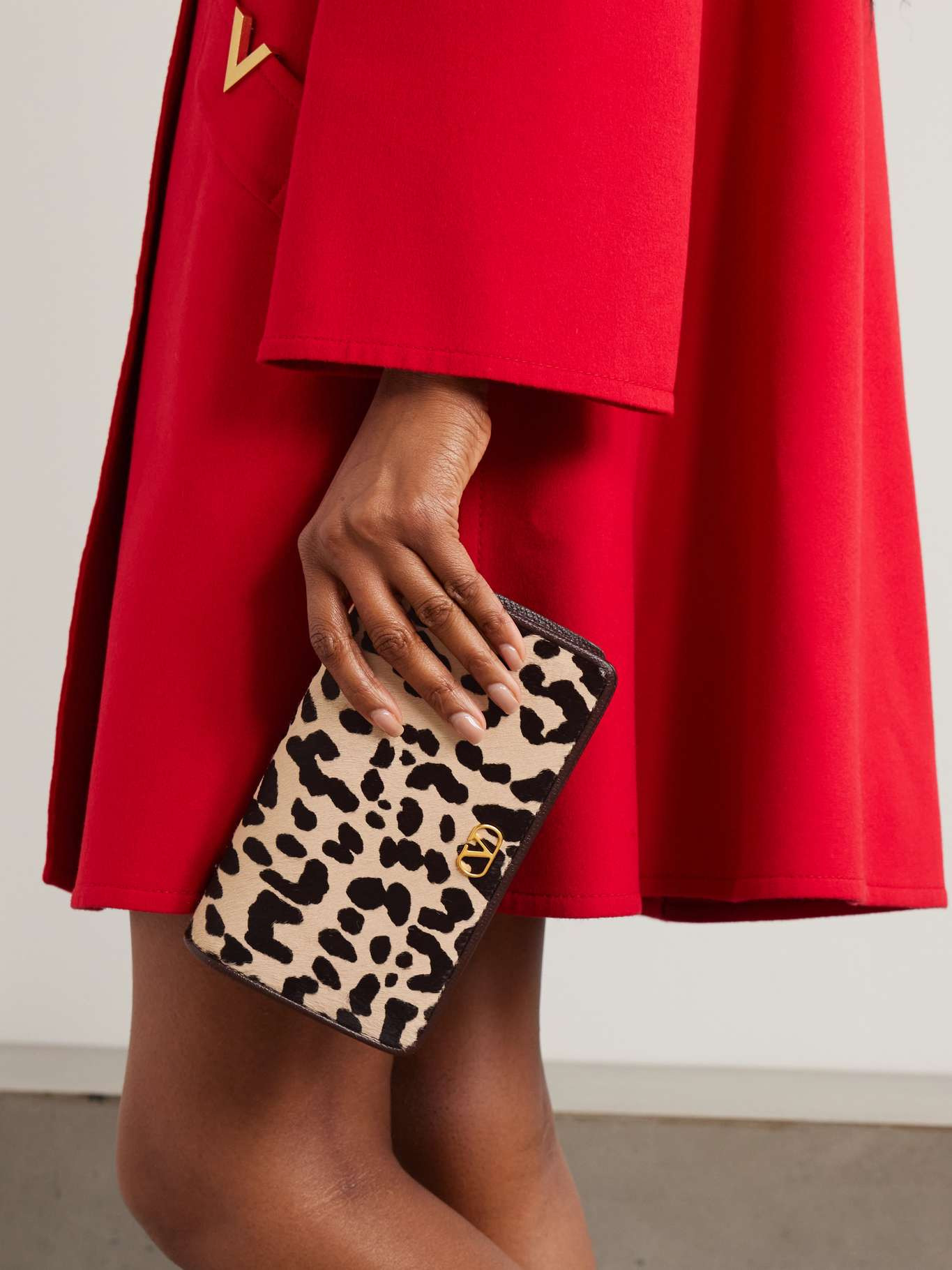 VLogo Signature mini leopard-print calf hair and textured-leather shoulder bag Leopard print - 6