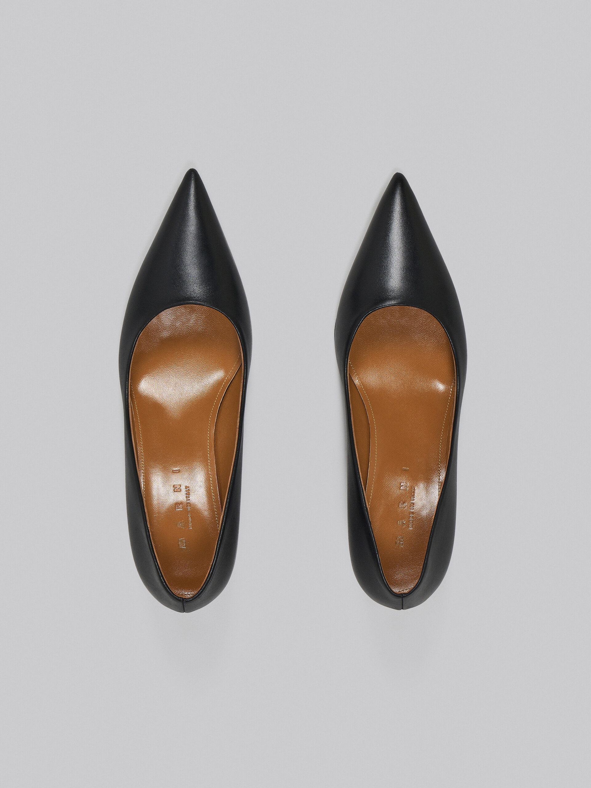 BLACK LEATHER PUMPS - 4