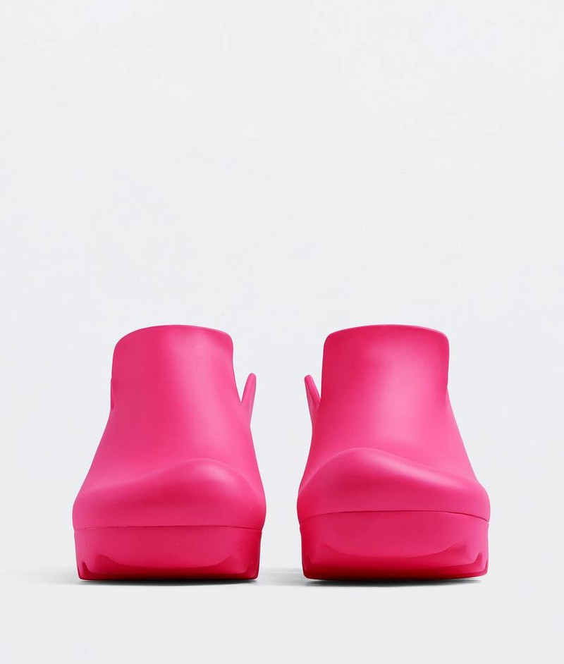 Bottega Veneta rubber flash outlook