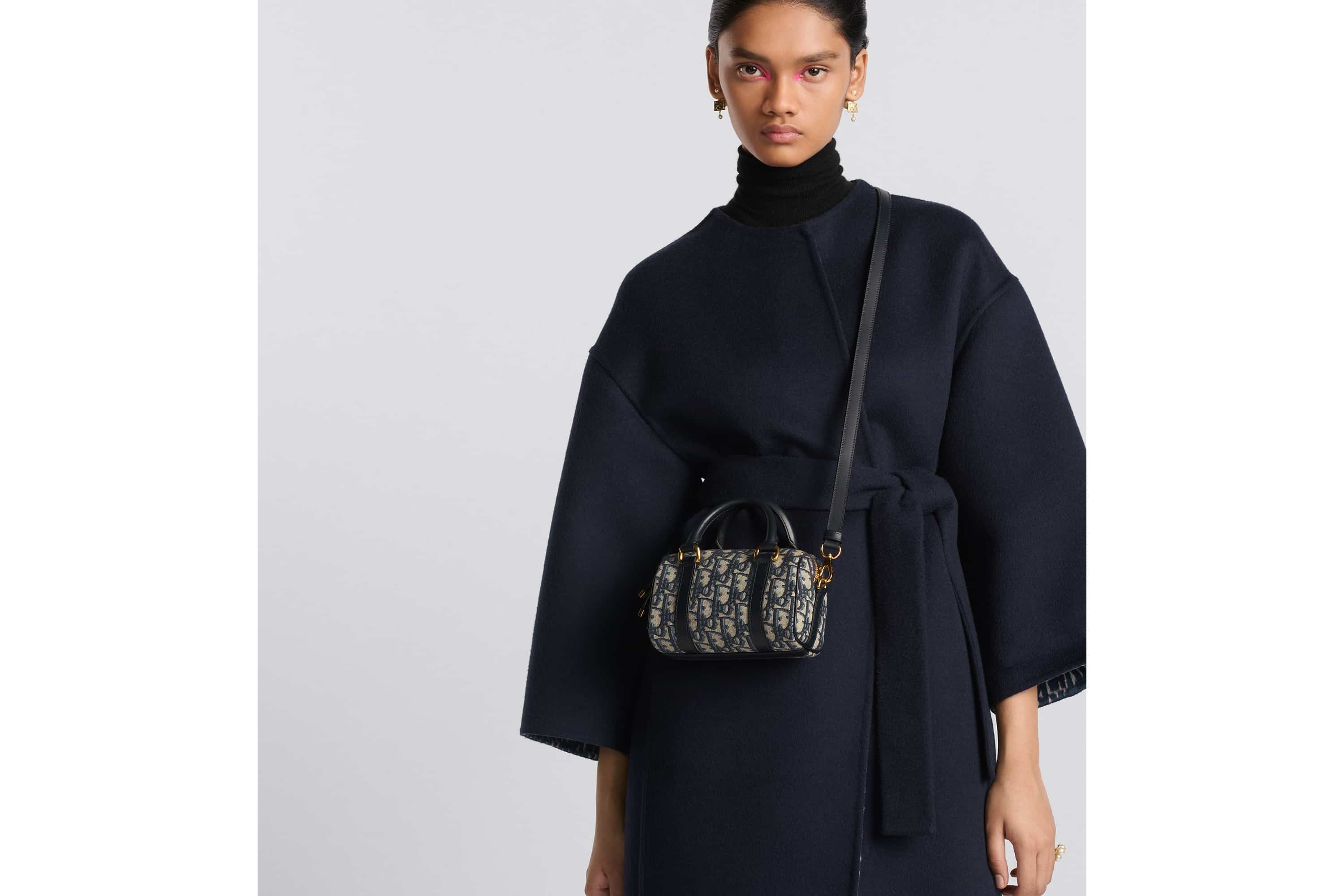 【デイリーユースにマッチ♪】 Dior Groove 16 ミニバッグ Dior Dior Groove 16 Mini Bag | REVERSIBLE