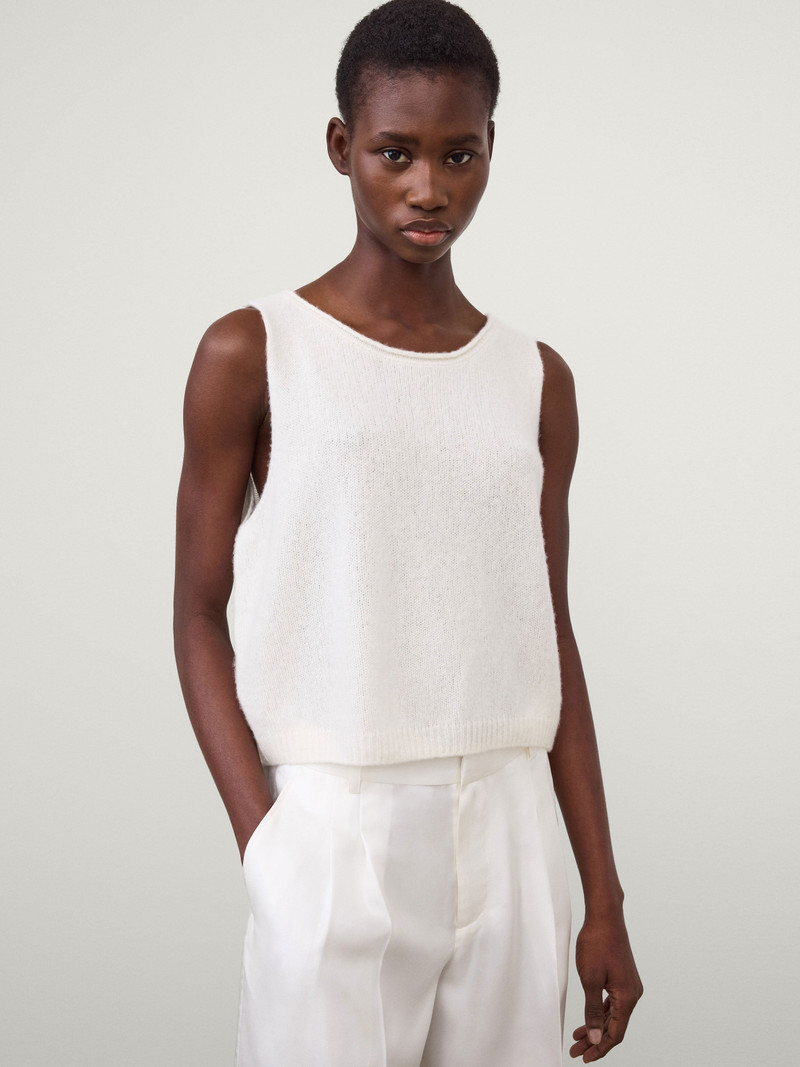 LISA YANG The Devine Top outlook