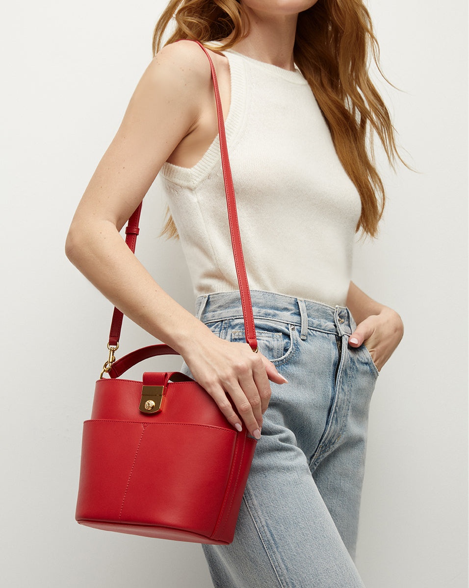 SMALL CREST LOCK BUCKET BAG 2