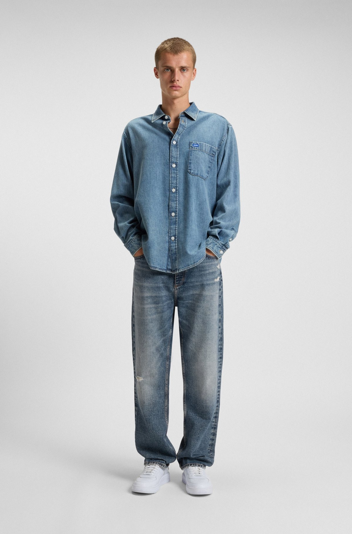 BAGGY-FIT JEANS IN BLUE DISTRESSED DENIM - 3