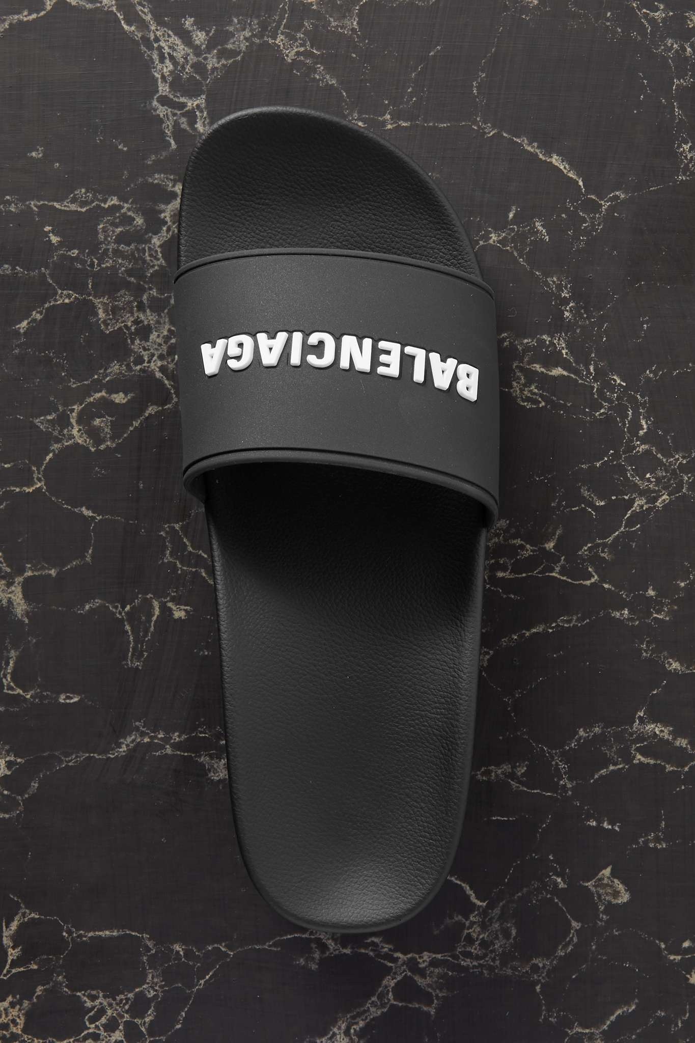 Logo-embossed rubber slides - 5
