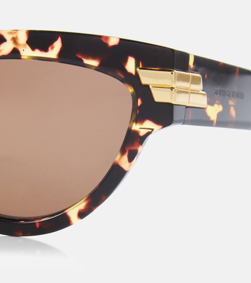 Bottega Veneta Cat-eye sunglasses outlook