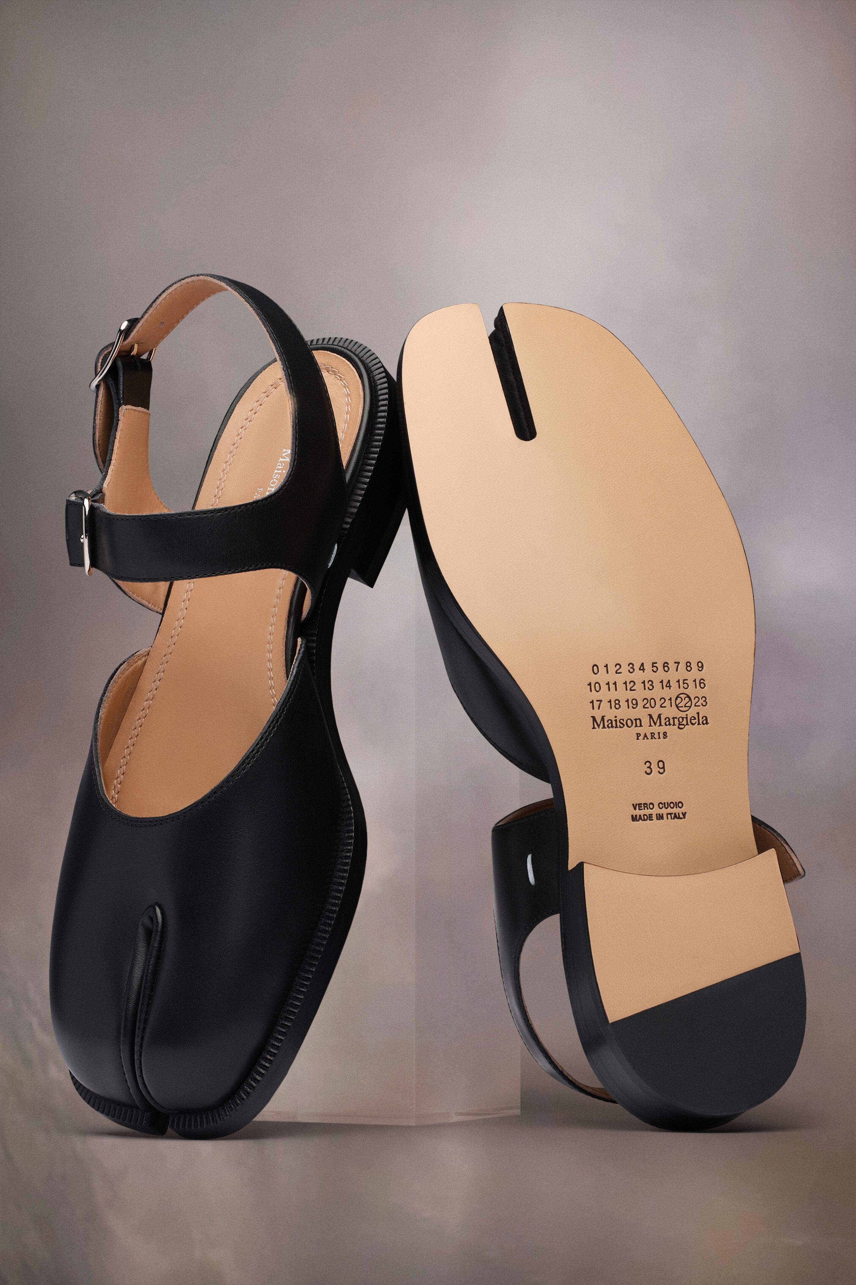【MAISON MARGIELA】TABI SANDALS Maison Margiela 80mm Tabi Sandal Pumps | Black | FARFETCH